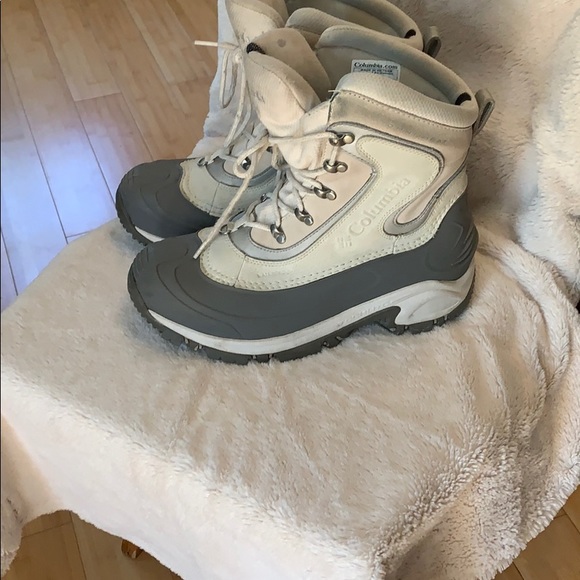 Columbia Waterproof silver and cream snow boots